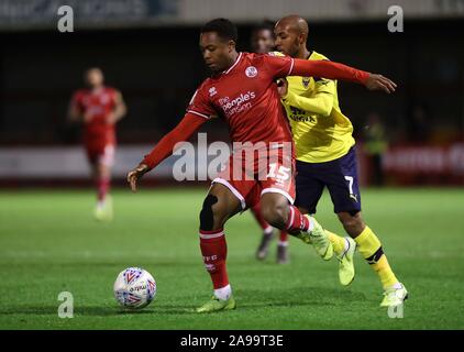 Crawley Town Ashley Nathaniel-George durante il Trofeo Leasing.com match tra Crawley Town e Oxford Regno presso i popoli Pension Stadium in Crawley. 12 Novembre 2019 Foto Stock