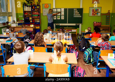 Anno scolastico inizio, prima classe Foto Stock