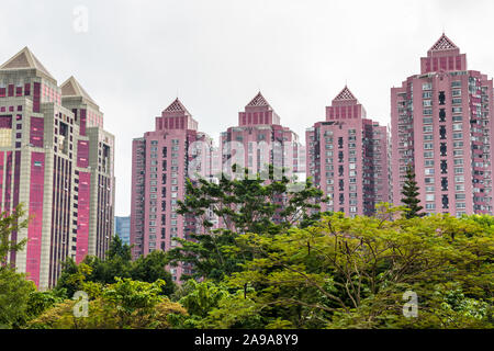 Bellissimo dall'alto a Shenzhen in Cina, vista dal parco Lianhuashan. Foto Stock