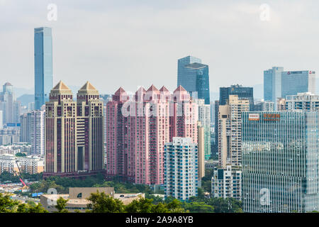 Bellissimo dall'alto a Shenzhen in Cina, vista dal parco Lianhuashan. Foto Stock