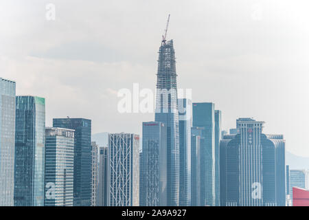 Bellissimo dall'alto a Shenzhen in Cina, vista dal parco Lianhuashan. Foto Stock