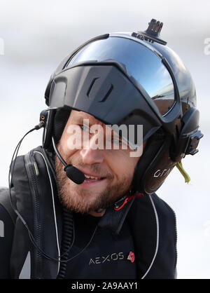 Richard Browning tenta di rompere il suo Guinness World Record per la massima velocità in un corpo-getto controllato il motore powered suit vicino al molo di Brighton. Foto Stock