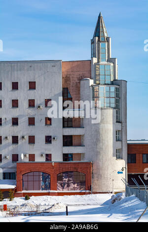 Edificio amministrativo nel distretto centrale di Kemerovo in inverno, Siberia, Russia Foto Stock