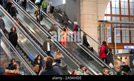Ora di punta alla stazione principale Foto Stock