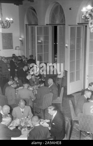 Un incontro in Harnack-Haus in Berlin-Dahlem, Germania 1930s. Foto Stock