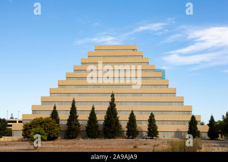 La Ziggurat, HQ della California Dipartimento Servizi Generali, West Sacramento, California, Stati Uniti d'America. Stati Uniti d'America Foto Stock