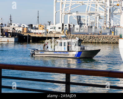 Oakland pattuglia di polizia barca fatta da Almar. Porto di Oakland, contea di Alameda, California, Stati Uniti d'America. Stati Uniti d'America Foto Stock