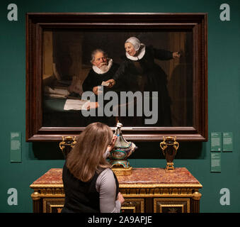 La Queen's Gallery e Buckingham Palace, London, Regno Unito. Il 14 novembre 2019. George IV: Arte e spettacolo anteprima della fiera, presentando la sua impareggiabile collezione di arte, gran parte del quale rimane nella Royal Collection. La mostra va dal 15 novembre 2019 - 3 maggio 2020. Immagine: Rembrandt van Rijn - il costruttore navale e sua moglie, 1633. Credito: Malcolm Park/Alamy Live News. Foto Stock