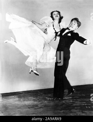 MICKEY ROONEY e Judy Garland in sciopero fino alla banda (1940), diretto da Busby Berkeley. Credito: M.G.M. / Album Foto Stock