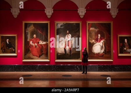 La Queen's Gallery e Buckingham Palace, London, Regno Unito. Il 14 novembre 2019. George IV: Arte e spettacolo anteprima della fiera, presentando la sua impareggiabile collezione di arte, gran parte del quale rimane nella Royal Collection. La mostra va dal 15 novembre 2019 - 3 maggio 2020. Immagine: Ritratti da Sir Thomas Lawrence dalla camera di Waterloo, il Castello di Windsor. (L a r): Ercole Consalvi cardinale; Charles, Arciduca d'Austria; Papa Pio VII. Credito: Malcolm Park/Alamy Live News. Foto Stock