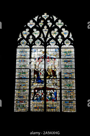 Rouen, Seine-Maritime / Francia - 12 agosto 2019: vista in dettaglio di una vetrata nella chiesa di Saint-Maclou a Rouen Foto Stock