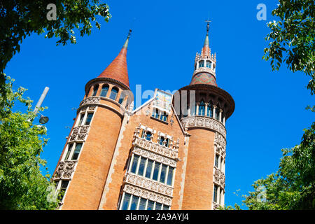 Barcellona, Spagna - 12 Maggio 2019: vista la Casa de les Punxes o Casa Terradas, il famoso edificio Modernista progettato da Josep Puig i Cadafalch, a t Foto Stock