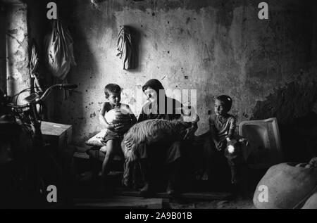 La famiglia Pali in Torrovic, Albania. 1992. Foto Stock