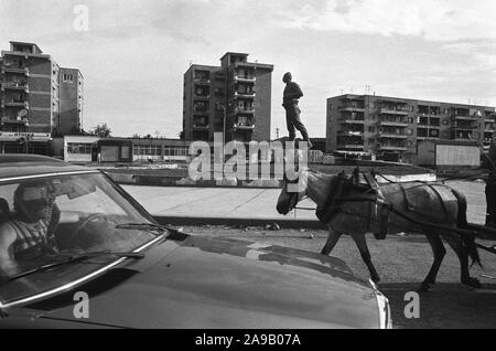 Statua di Isa Boletini (un albanese commander, guerrilla, politico e rilindas dal Kosovo), in Shokdra, l'Albania settentrionale, 1992. Foto Stock