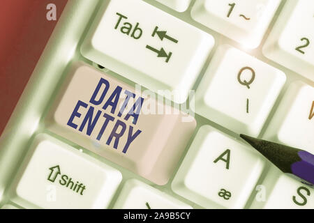 Testo della scrittura di immissione dei dati. Foto concettuale processo di inserimento dati o informazioni nel computer Foto Stock