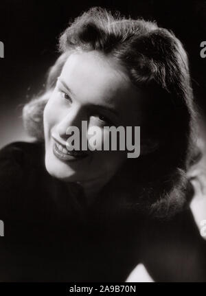 Andrea Grosske, deutsche Schauspielerin, Synchron- und Hörspielsprecherin, Deutschland Mitte 1950er Jahre. Attrice tedesca, riproduzione audio altoparlante e doppiaggio attrice Andrea Grosske, Germania a metà degli anni cinquanta. Foto Stock