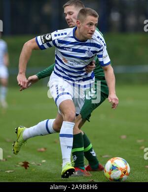 Duisburg, Deutschland. Xiv Nov, 2019. firo: 14.11.2019 calcio, 3 lega, stagione 2019/2020 MSV Duisburg - de Graafschap Doetinchem, TEST Lukas Scepanik (# 7 MSV Duisburg) singola azione, | Utilizzo di credito in tutto il mondo: dpa/Alamy Live News Foto Stock