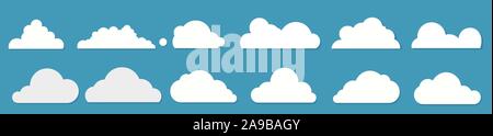 Nuvole bianche impostato su sfondo blu. Vettore Illustrazione Vettoriale