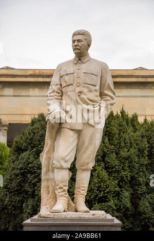 GORI, GEORGIA - 2 Maggio 2019: Statua che si trova nella parte anteriore del museo di Stalin a Gori, Georgia. Il museo è dedicato alla vita del leader sovietico Joseph Stalin, chi wa Foto Stock