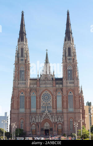 La Cattedrale di la Plata, Argentina, dedicata all'Immacolata Concezione, è la 5ottesima chiesa più alta del mondo. Questo edif neogotico Foto Stock