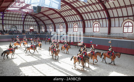 Manifestazione del reggimento di cavalleria della Guardia repubblicana presso la caserma CELESTINS Foto Stock