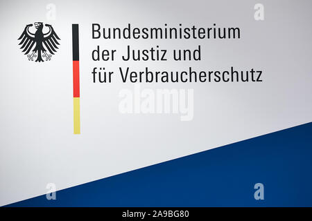 23.10.2019, Berlin, Berlin, Germania - Il Logo Ministero federale della giustizia e la tutela dei consumatori. 00R191023D001CAROEX.JPG [modello di rilascio: NON APPLICAPLE Foto Stock