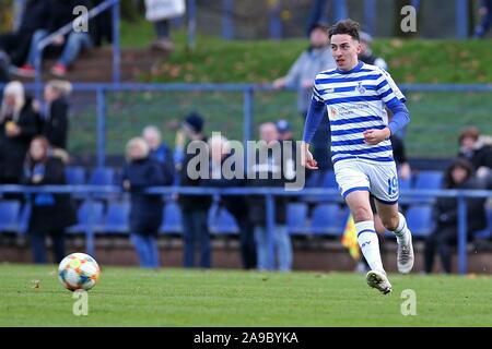 Duisburg, Deutschland. Xiv Nov, 2019. firo: 14.11.2019 calcio, 3 lega, stagione 2019/2020 MSV Duisburg - de Graafschap Doetinchem, TEST Sinan Karweina (# 19 MSV Duisburg) singola azione | Utilizzo di credito in tutto il mondo: dpa/Alamy Live News Foto Stock