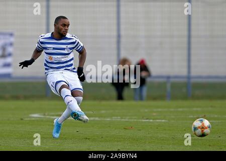 Duisburg, Deutschland. Xiv Nov, 2019. firo: 14.11.2019 calcio, 3 lega, stagione 2019/2020 MSV Duisburg - de Graafschap Doetinchem, TEST Arnold Budimbu (# 11 MSV Duisburg) singola azione | Utilizzo di credito in tutto il mondo: dpa/Alamy Live News Foto Stock