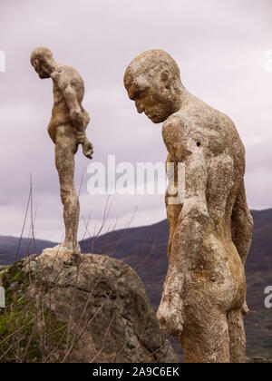 El Torno, Caceres, Spagna; gennaio, 12, 2018: Ritratto di statue del monumento ai dimenticati della guerra civile spagnola. Jerte Valley. Foto Stock