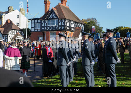 Giorno del Ricordo le commemorazioni a Shrewsbury su una bella Domenica mattina di novembre. Foto Stock