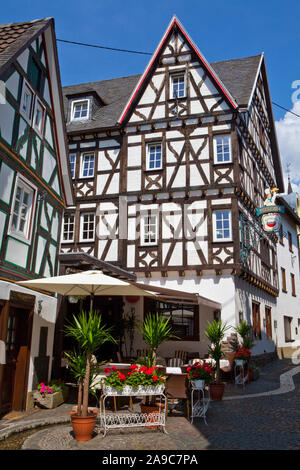 Linz am Rhein, Germania - 9 Agosto 2012: un bellissimo edificio con travi di legno nella pittoresca città di Linz am Rhein in Germania. Foto Stock