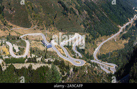 Winding Road a Port de la Bonaigua, Pirenei catalani Foto Stock