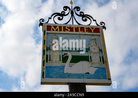 Mistley segno del villaggio Foto Stock