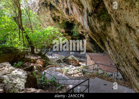 Mallorca, Spagna - 9 Maggio 2019: calette dels prosciutti - una delle più famose grotte situate vicino alla città di Porto Cristo a Mallorca. Spagna Foto Stock