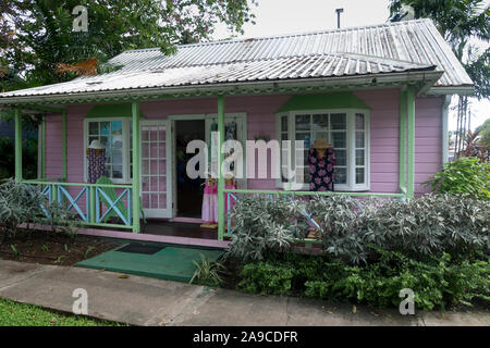 Una delle case di Chattel al villaggio Chattel in Holetown, Barbados Foto Stock