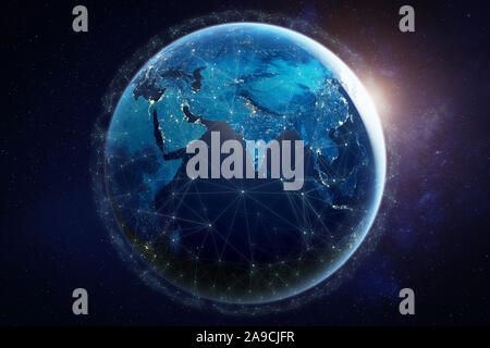 La rete Internet per un rapido scambio di dati intorno al pianeta Terra dallo spazio, global satellite di telecomunicazione grid nel mondo per l'IOT, mobile web, fi Foto Stock