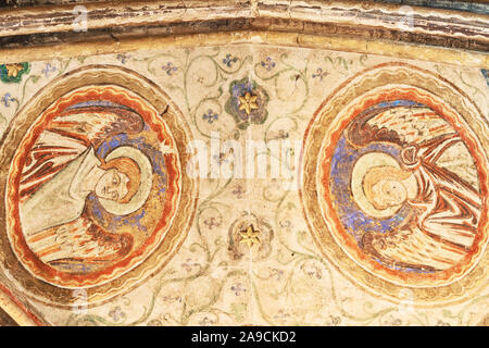 Tredicesimo secolo dipinti sul soffitto (degli angeli) in angeli custodi cappella presso l'inglese cattedrale medievale a Winchester, Inghilterra. Foto Stock