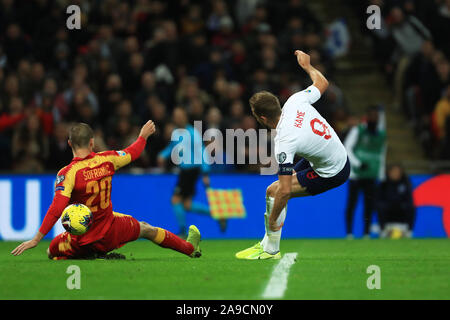 Londra, Regno Unito. Xiv Nov, 2019. Harry Kane di punteggi in Inghilterra i suoi lati quinto obiettivo durante la UEFA campionato europeo Gruppo un match di qualificazione tra Inghilterra e Montenegro allo Stadio di Wembley, Londra giovedì 14 novembre 2019. (Credit: Leila Coker | MI News) La fotografia può essere utilizzata solo per il giornale e/o rivista scopi editoriali, è richiesta una licenza per uso commerciale Credito: MI News & Sport /Alamy Live News Foto Stock