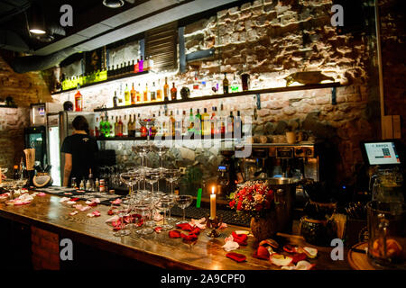 Kharkiv, Ucraina - 18 settembre 2019: umore romantico nel bar Foto Stock