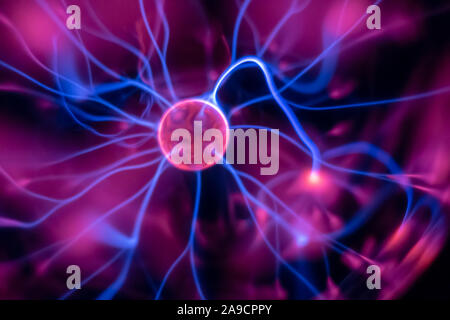 Una immagine di una lampada al plasma con lo spostamento dei fasci di luce Foto Stock