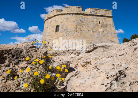 Una vista della storica Castillo de Moraira, o il castello di Moraira, che si trova nella città costiera di Moraira in Costa Blanca regione della Spagna. Foto Stock