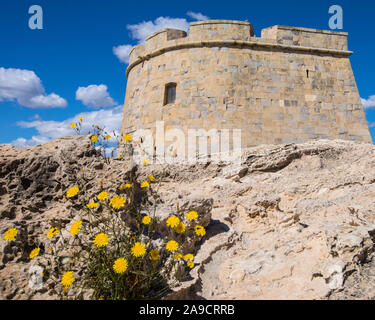 Una vista della storica Castillo de Moraira, o il castello di Moraira, che si trova nella città costiera di Moraira in Costa Blanca regione della Spagna. Foto Stock