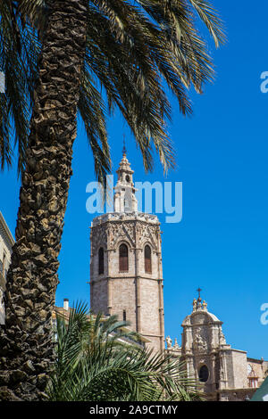 Cattedrale di Valencia, noto anche come il Metropolitan Basilica Cattedrale dell'Assunzione di Nostra Signora di Valencia e la sua torre campanaria - noto come Torre d Foto Stock