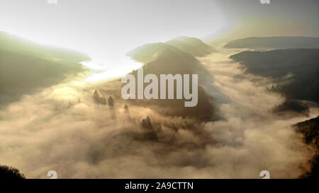 Vista dal Belvedere Cloef vicino Orscholz sulla grande ansa della Saar vicino a Mettlach, Saarland, Germania Foto Stock