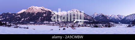 A Oberstdorf invernale di fronte Rubihorn, Gaisalphorn e Schattenberg, Algovia Alpi, Superiore Allgäu Allgäu, Svevia, Baviera, Germania, Europa Foto Stock