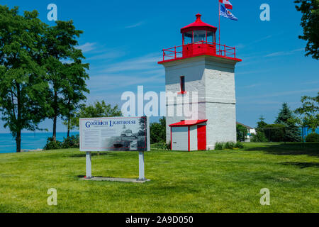 Goderich faro a Goderich Ontario Canada è il più antico canadese stazione di luce sul Lago Huron e primo consisteva in una coppia di luci di gamma establ Foto Stock