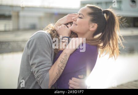 Coppia giovane a Lisbona Foto Stock