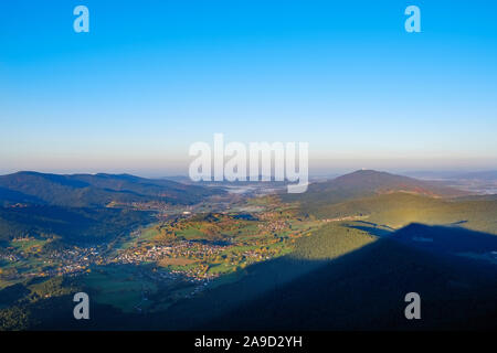 Lamer Winkel e Hoher Bogen nella luce del mattino, vista di piccolo Osser, Lam, la Foresta Bavarese, Alto Palatinato, bavaresi, Germania Foto Stock