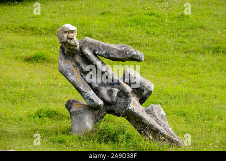 Campo di figure nella valle di Hesse, memoriale di Alois Wünsche-Mitterecker, vicino Eichstatt, Altmuehl valley, Alta Baviera, bavaresi, Germania Foto Stock