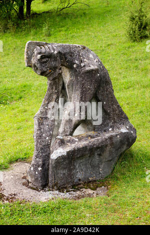 Campo di figure nella valle di Hesse, memoriale di Alois Wünsche-Mitterecker, vicino Eichstatt, Altmuehl valley, Alta Baviera, bavaresi, Germania Foto Stock